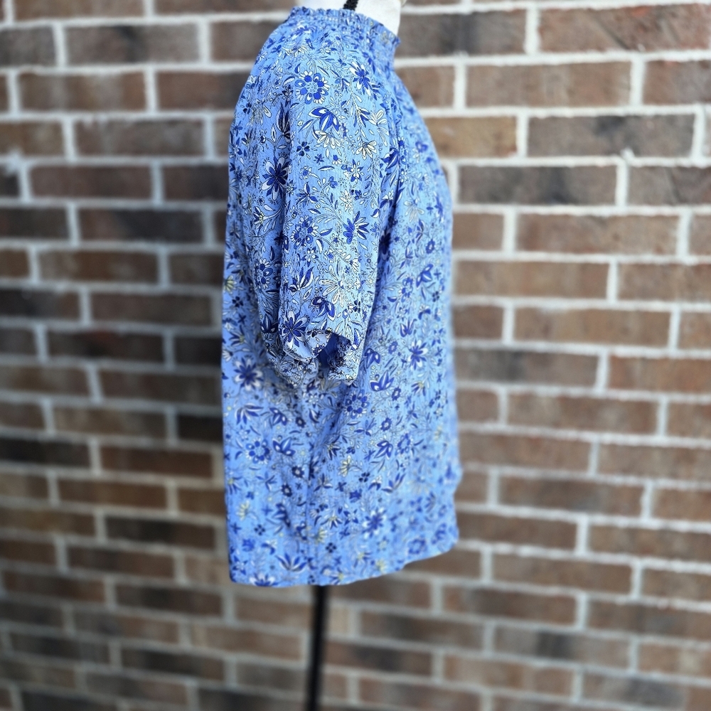 LOFT Blue Floral Top - Picture 4 of 10